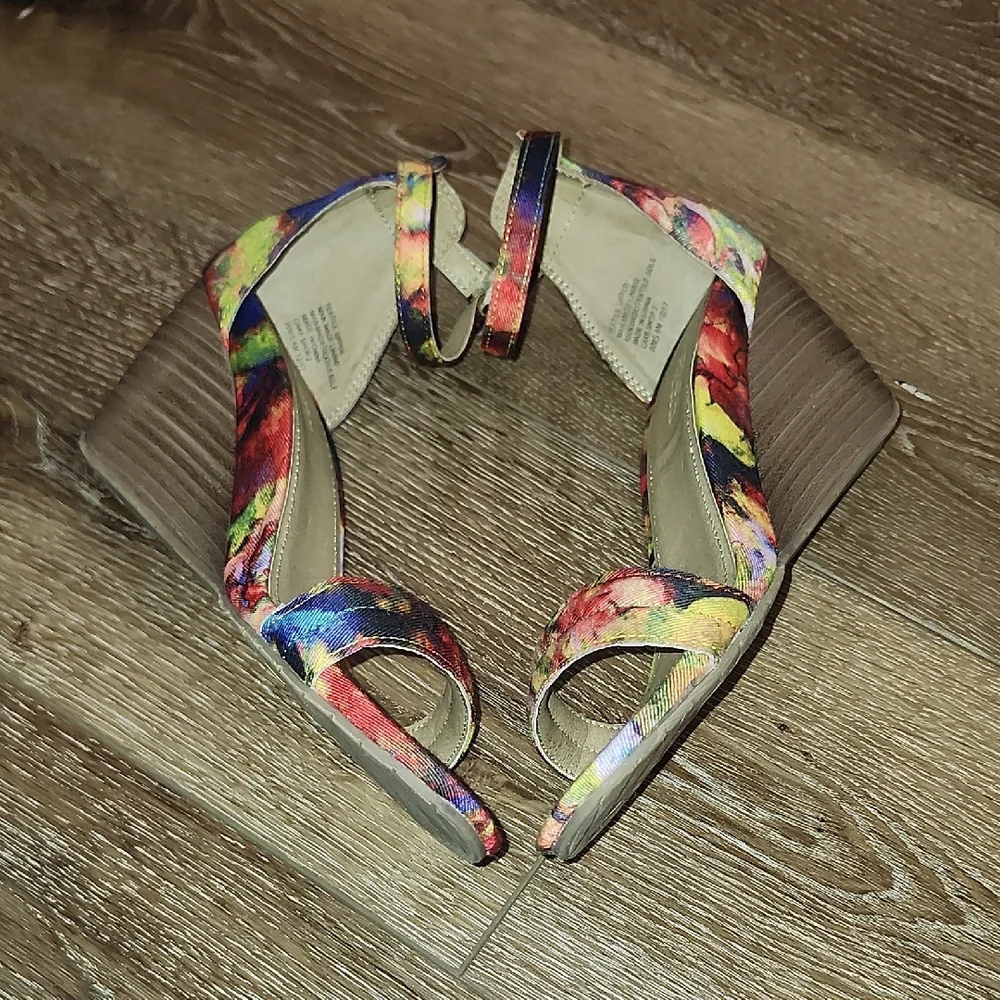 Kenneth Cole Reaction Cake Shop 2 Flora Open Toe Multicolor Floral Wedge Sandals